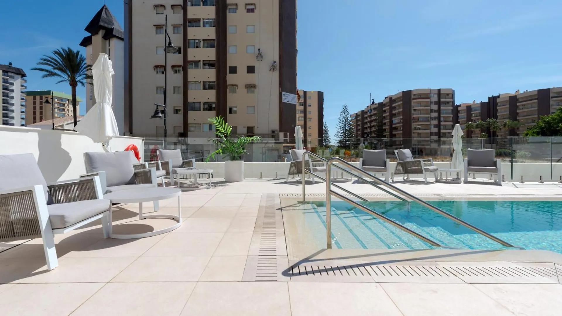 Jade Tower - 2-Bedroom Coastal Luxury Apartment In Fuengirola