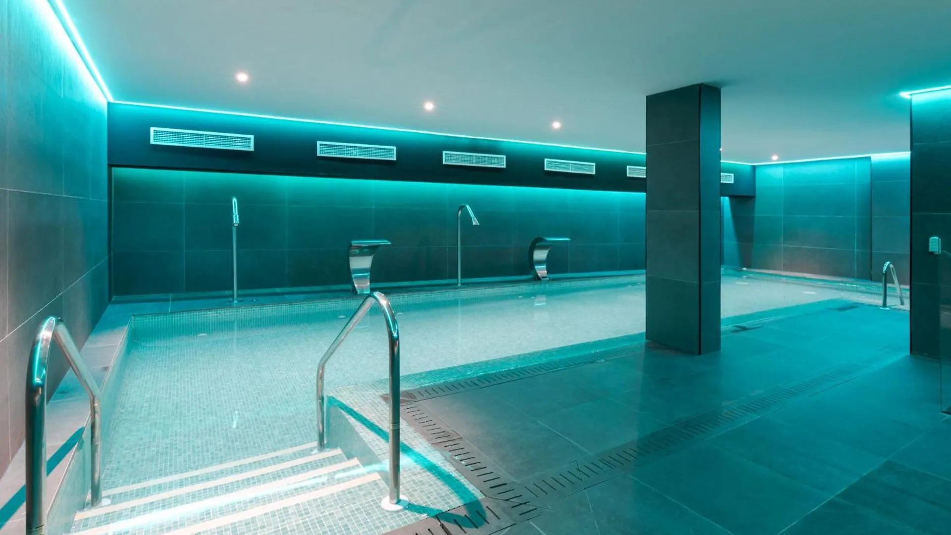 Jade Tower - 2-Bedroom Coastal Luxury Apartment In Fuengirola