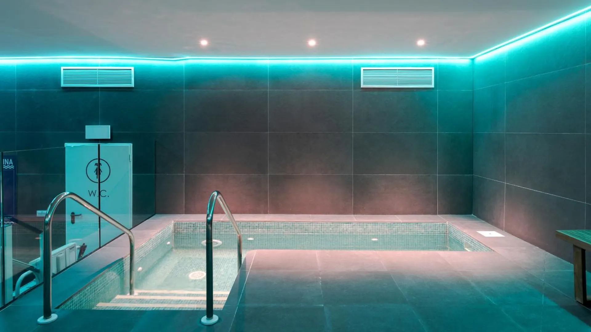 Jade Tower - 2-Bedroom Coastal Luxury Apartment In Fuengirola