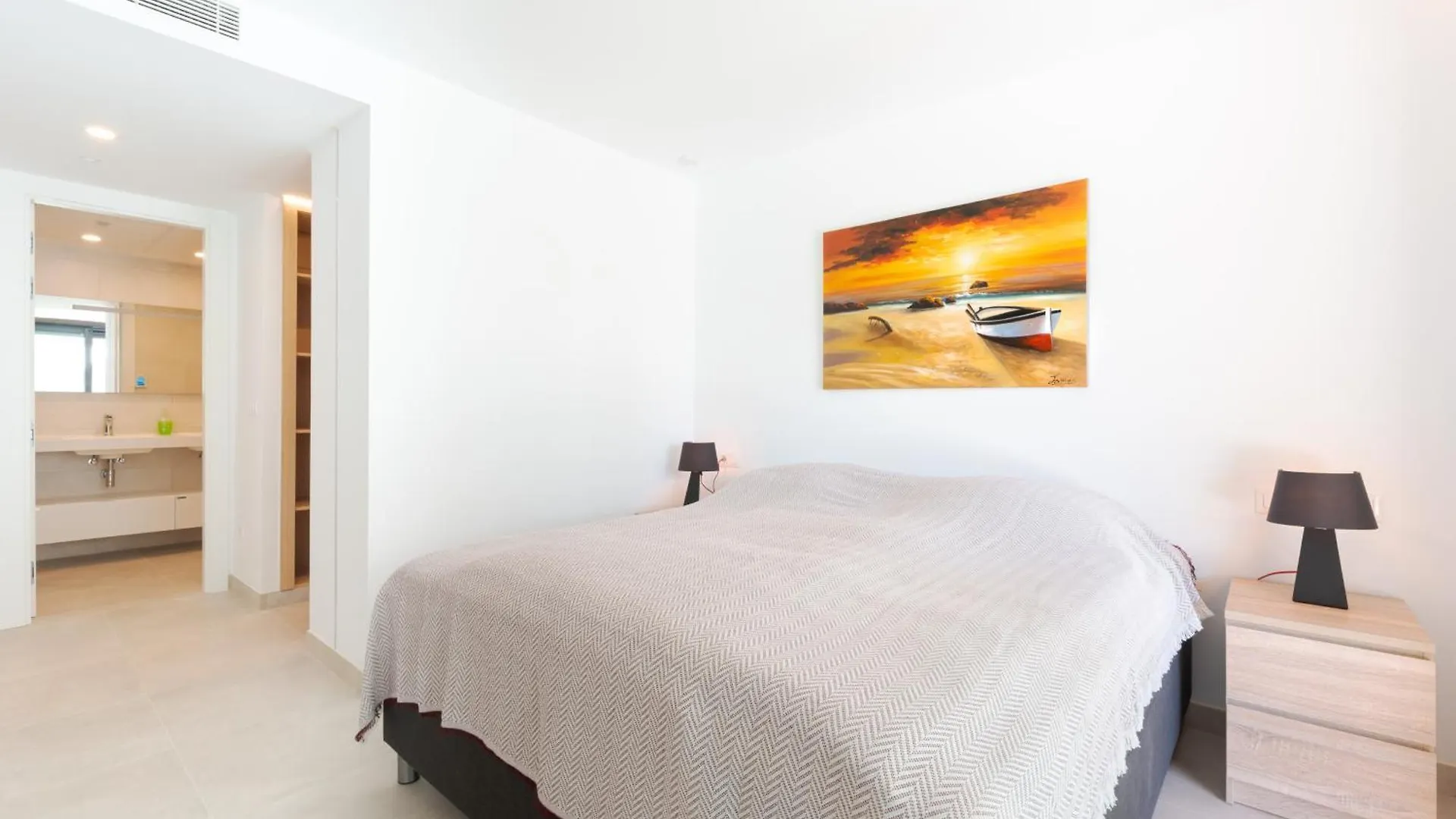 Jade Tower - 2-Bedroom Coastal Luxury Apartment In Fuengirola
