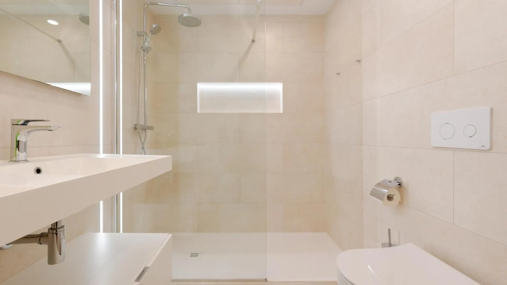 Jade Tower - 2-Bedroom Coastal Luxury Apartment In Fuengirola Spain