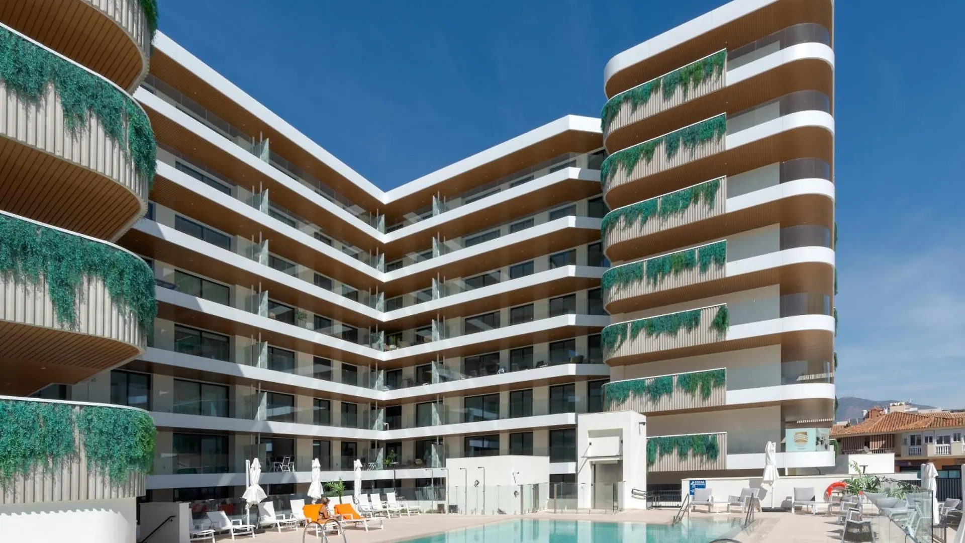 Jade Tower - 2-Bedroom Coastal Luxury Apartment In Fuengirola