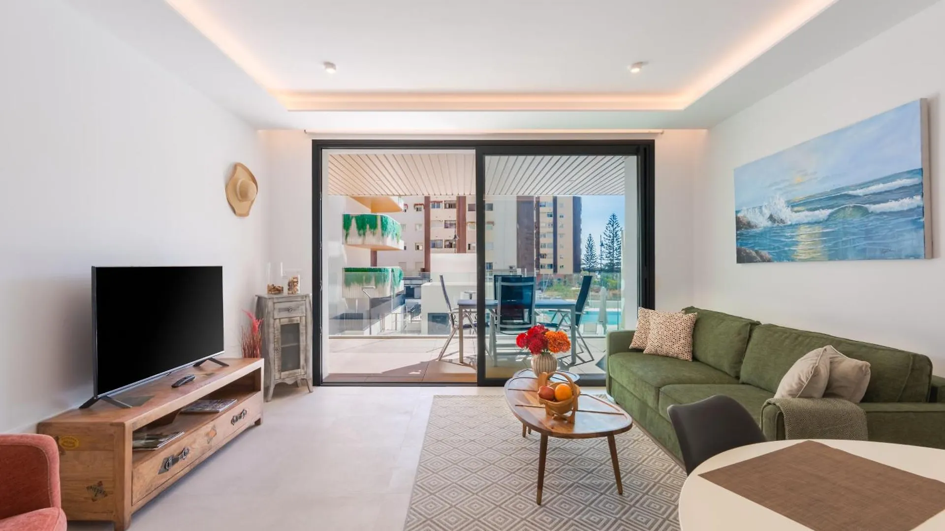 Jade Tower - 2-Bedroom Coastal Luxury Apartment In Fuengirola