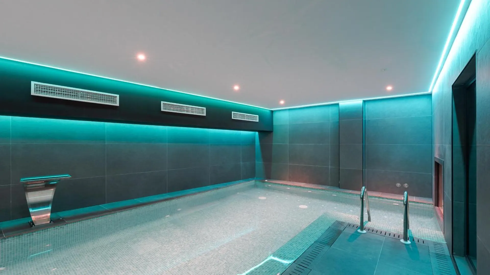 Jade Tower - 2-Bedroom Coastal Luxury Apartment In Fuengirola Spain