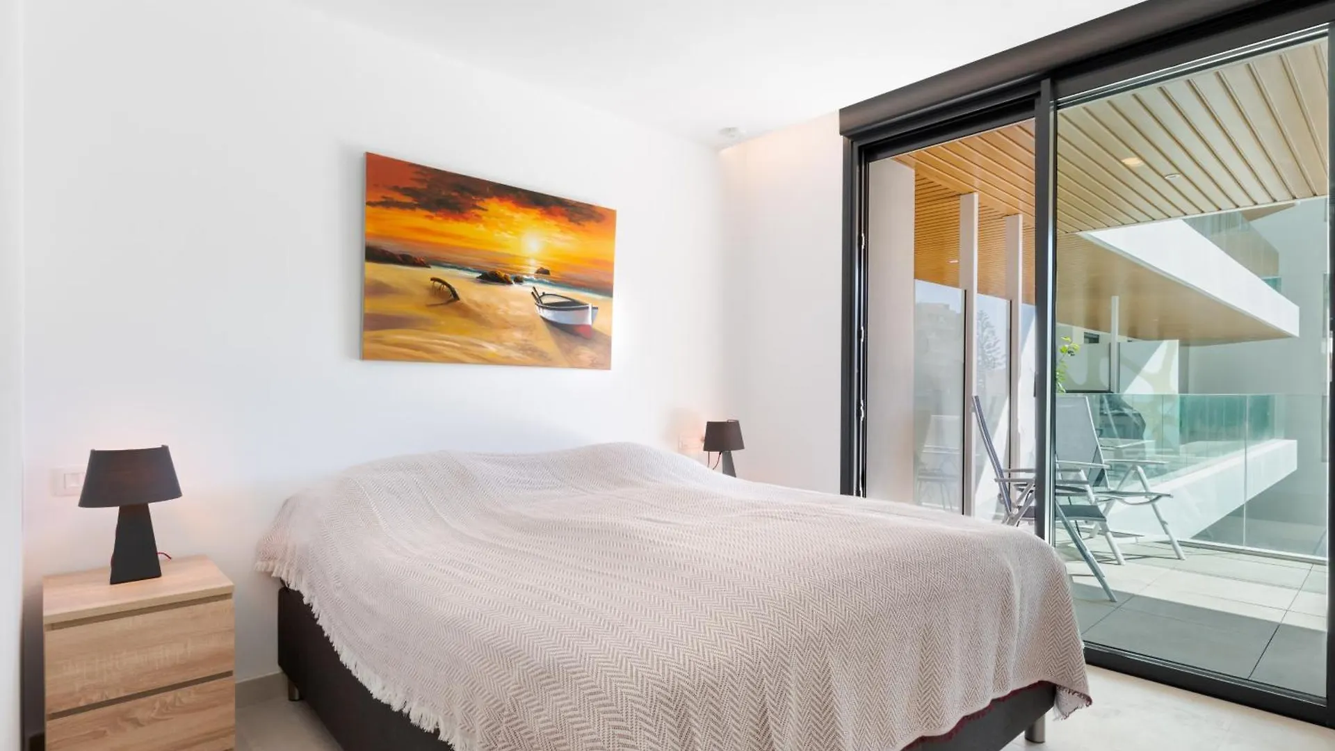 Jade Tower - 2-Bedroom Coastal Luxury Apartment In Fuengirola