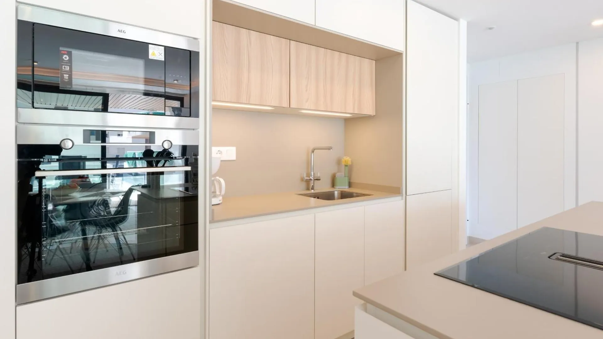 Jade Tower - 2-Bedroom Coastal Luxury Apartment In Fuengirola